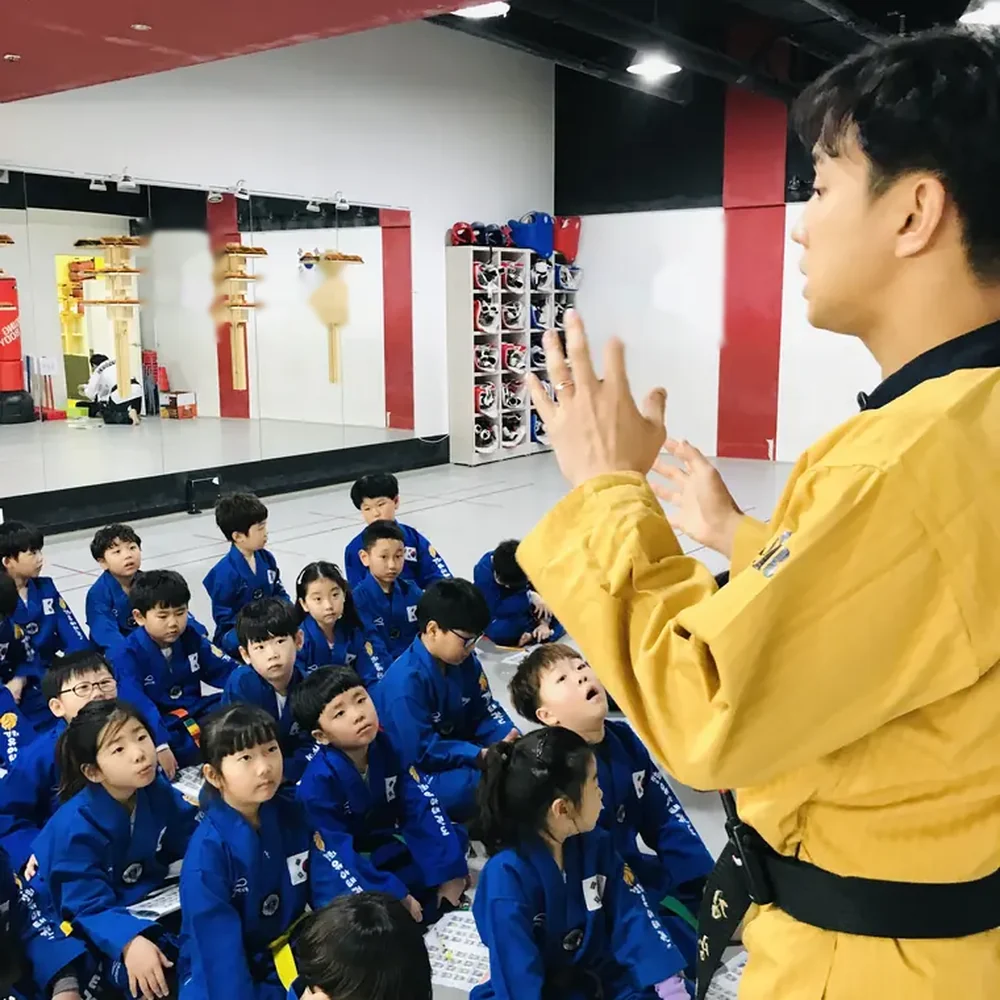 Master Kim teaching a children's class at his academy in Ulsan